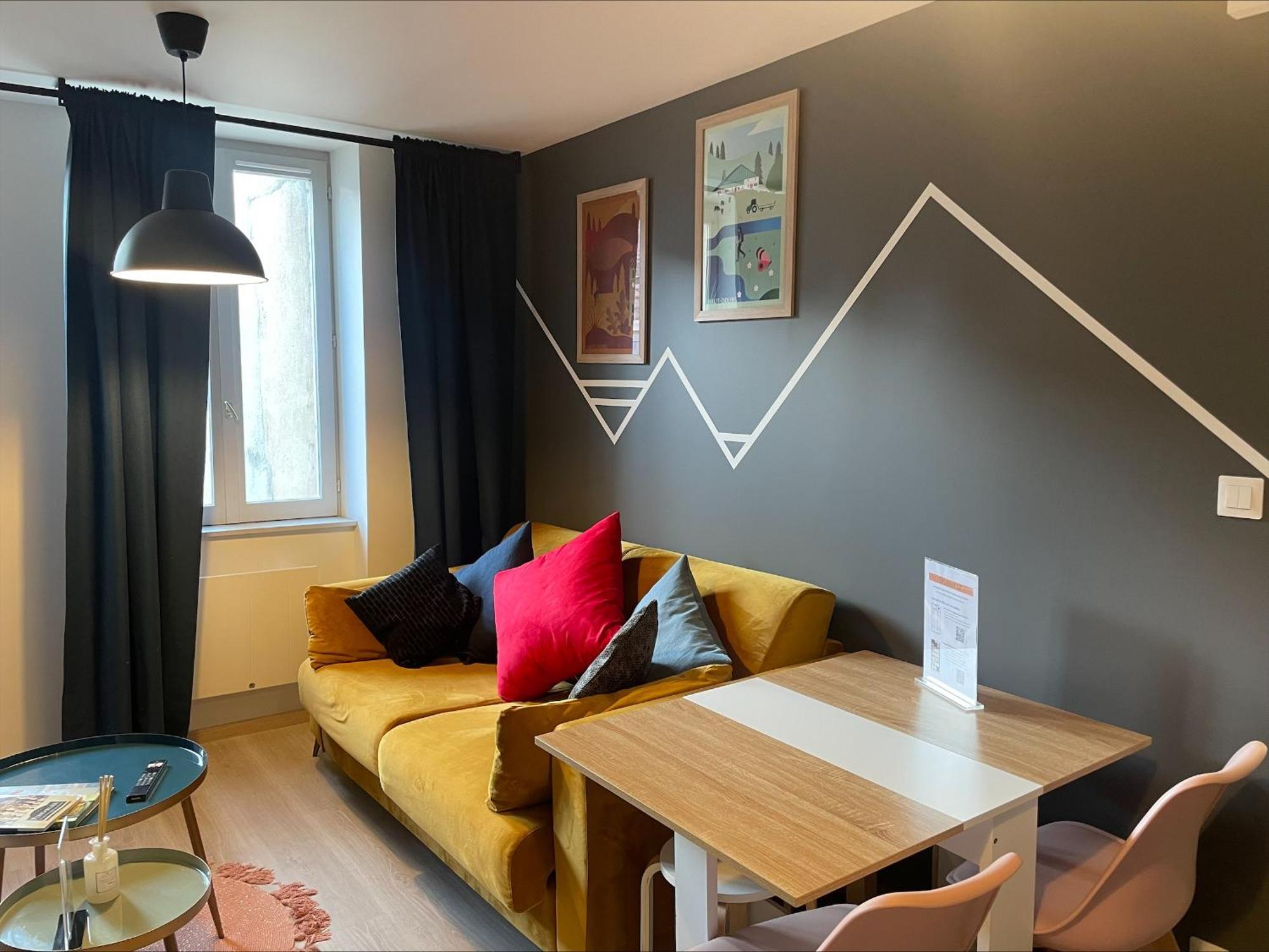 Hypercentre, Atypique, Familial - L'echo Pontarlier